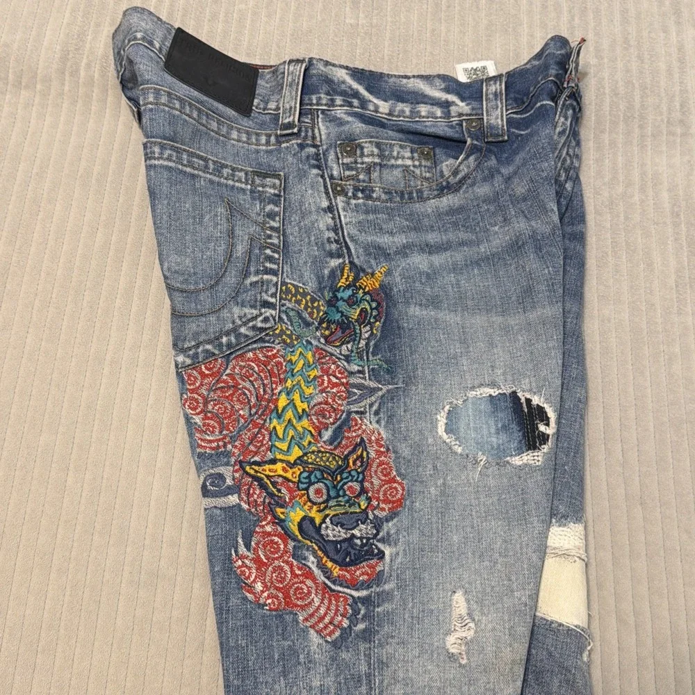 True Religion Jeans Mens 33x34 Geno Ojai Escape Dragon Embroidered Distressed
